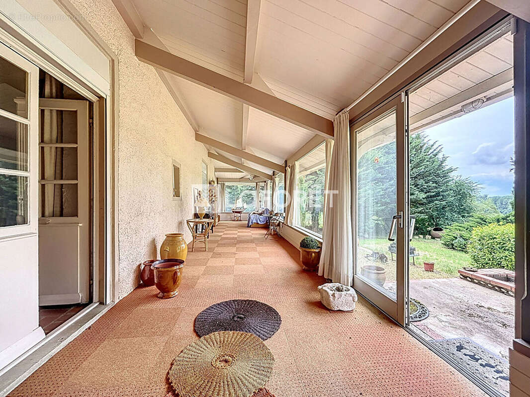 Villa à vendre de 292 m² nichée dans un parc arboré de 4800 m² entre Chalamont et Villars - photo 5
