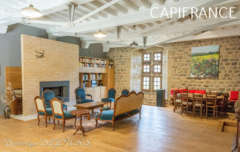 Maison à SAINT-SAUVEUR-DE-MONTAGUT