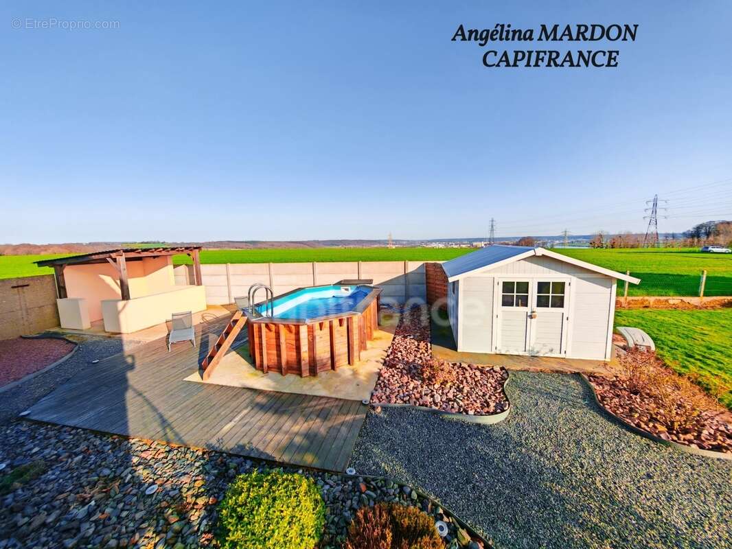 Maison Traditionnelle T5 de 124 m² – Terrain Paysager de 1215 m² + Piscine à Saint-Nicolas-de-la-Taille (76 170) - photo 5
