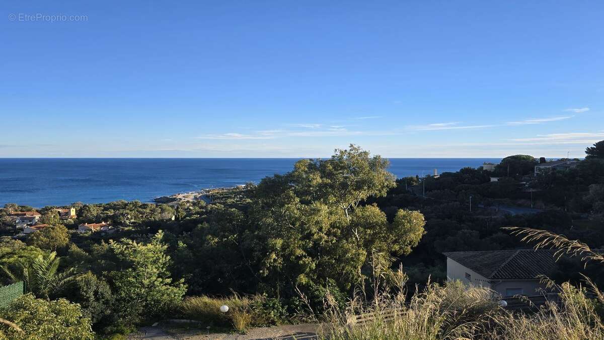 Terrain à LES ISSAMBRES