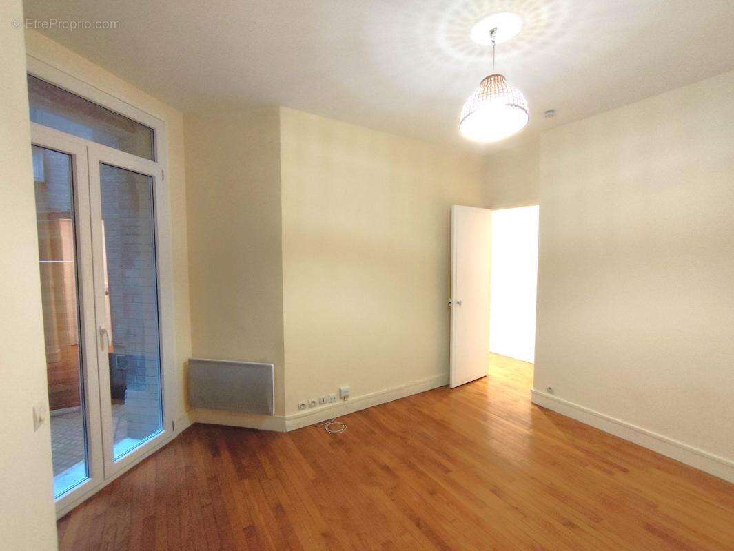 Appartement à PARIS-7E
