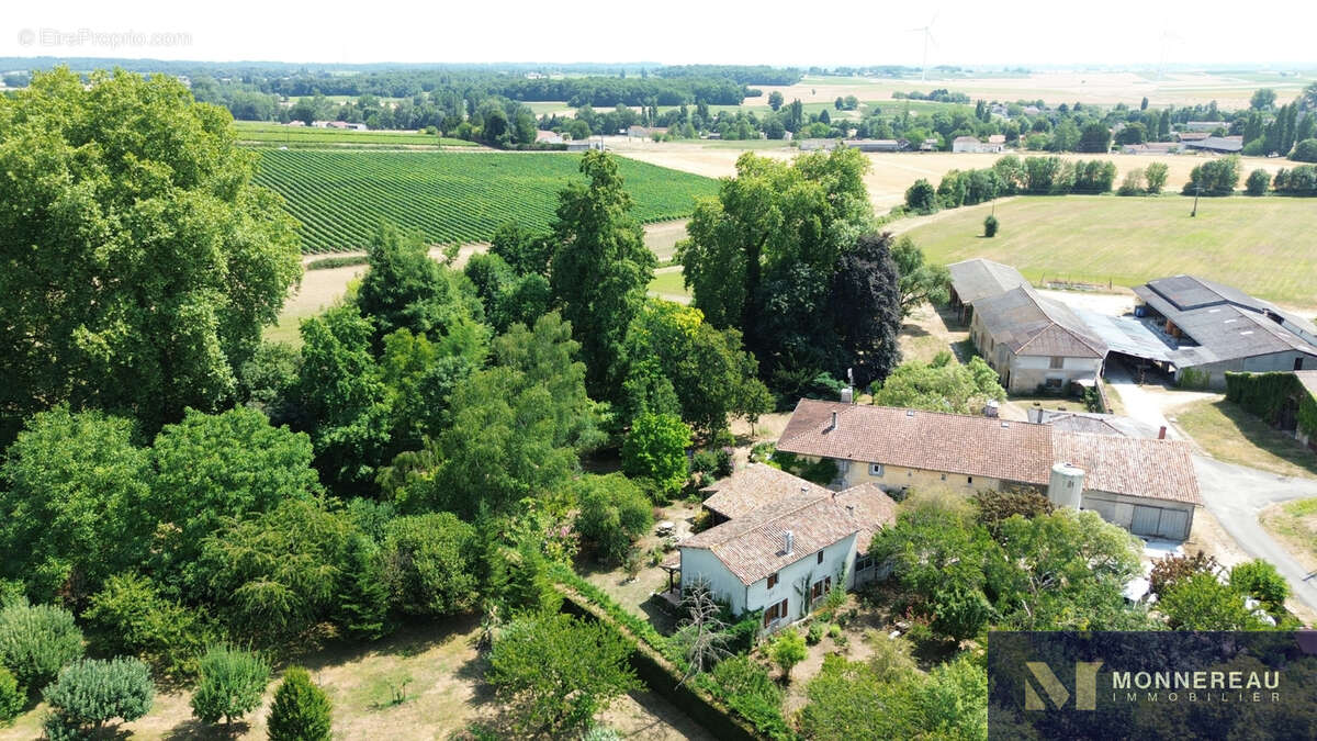 Maison à BAIGNES-SAINTE-RADEGONDE