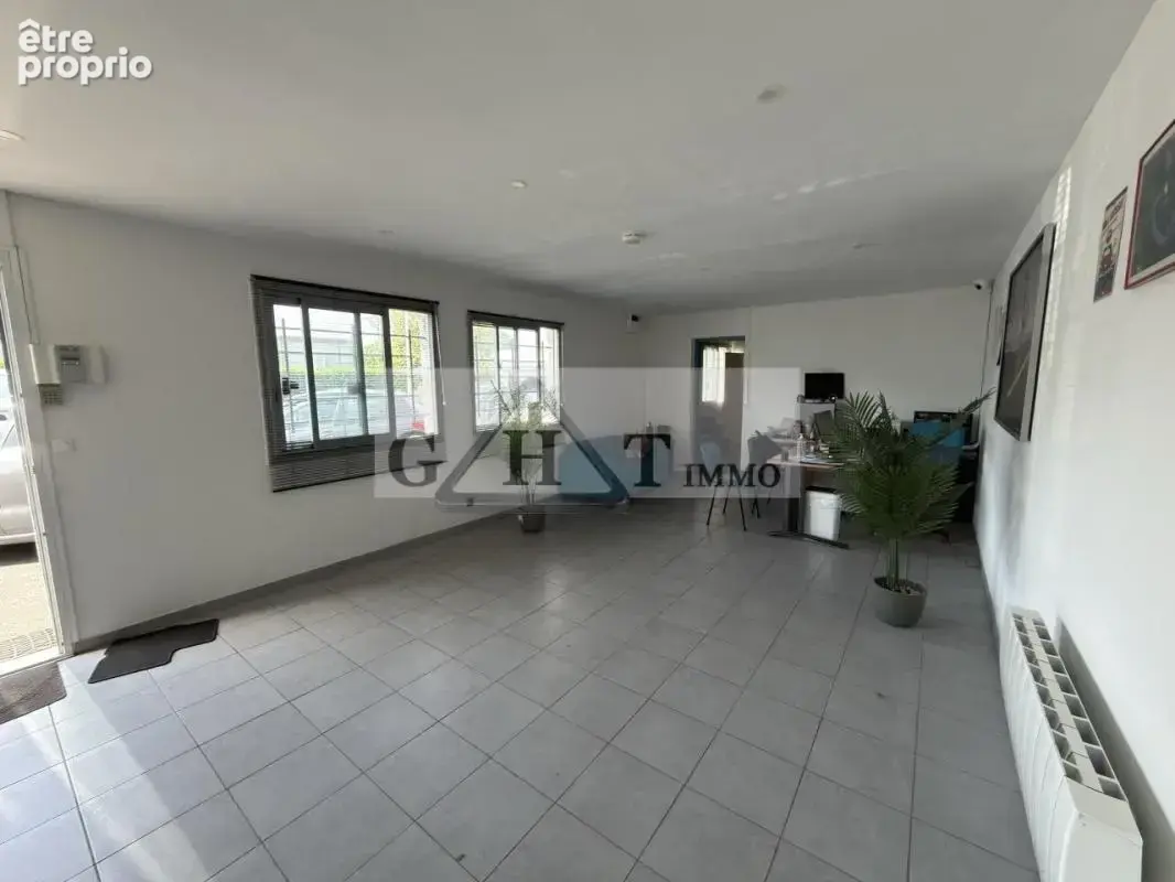 Entrepot 869m2 a vendre le plessis pâté - photo 4