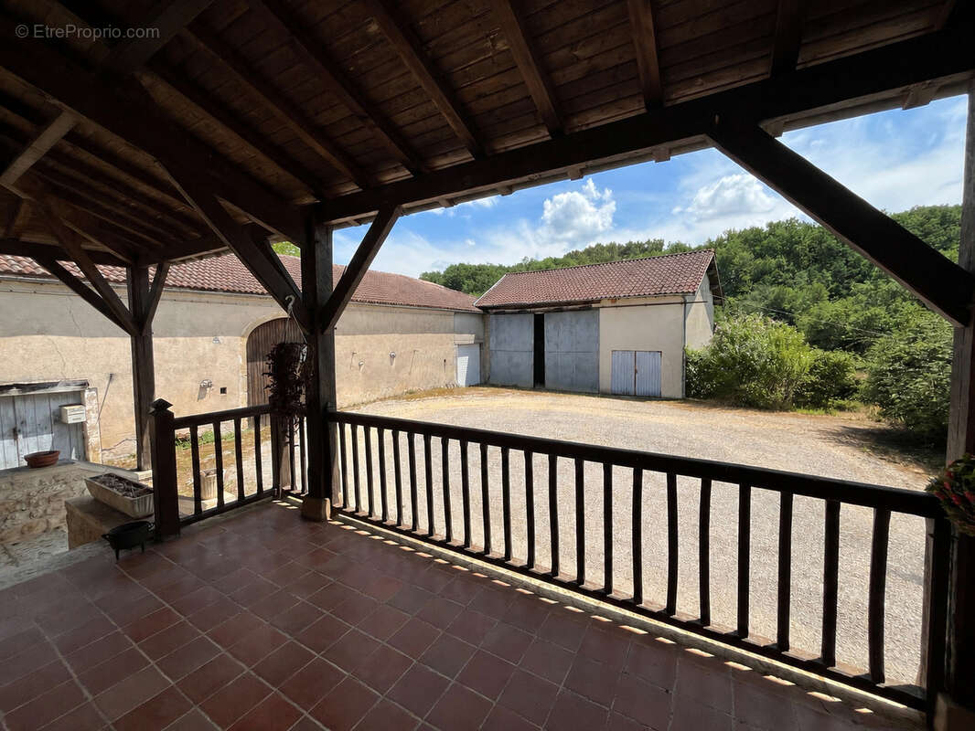 Propriété   Corps de ferme avec dépendances sur 6 180 m2 de terrain - photo 4