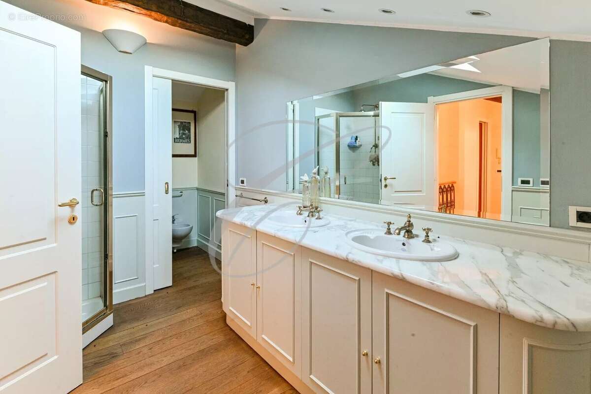 Appartement à ROQUEBRUNE-CAP-MARTIN