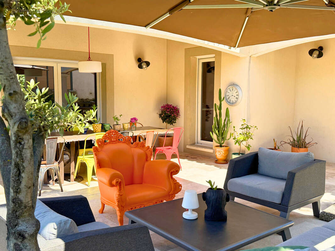 Maison à LE PUY-SAINTE-REPARADE