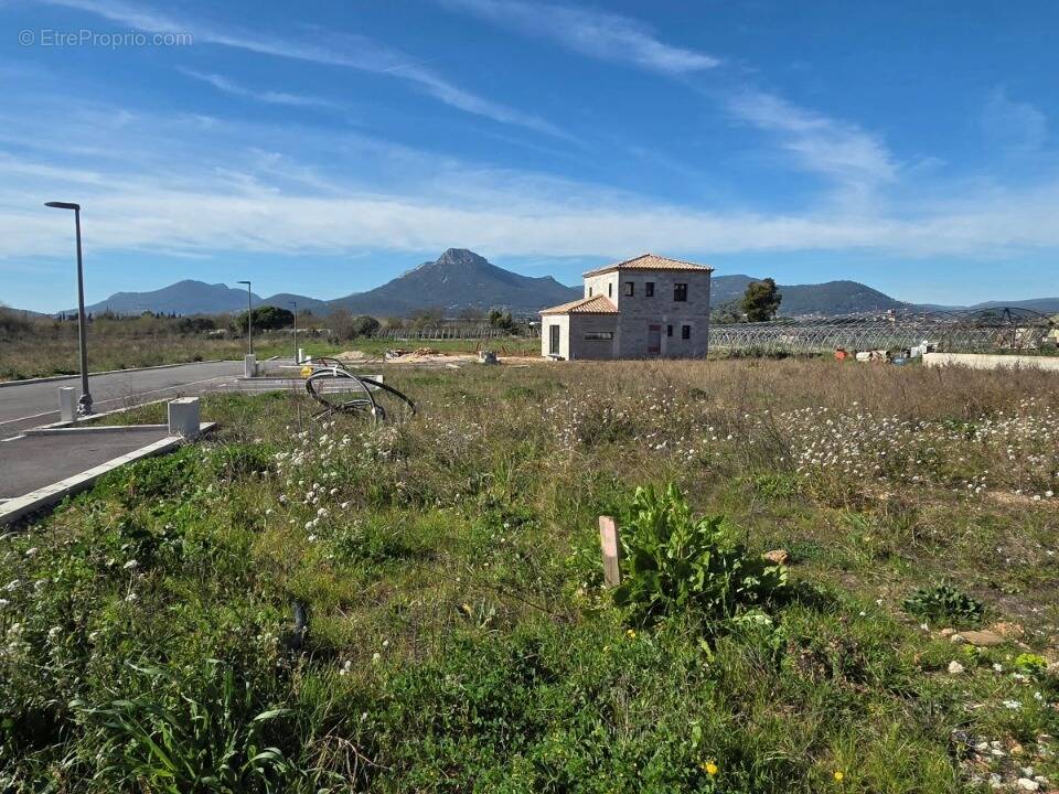 Terrain à LA CRAU