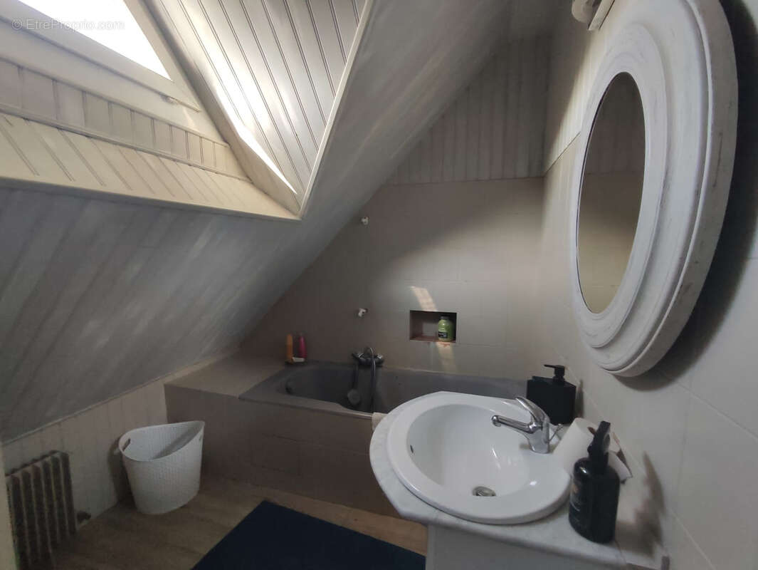 Maison à CHEVILLON-SUR-HUILLARD