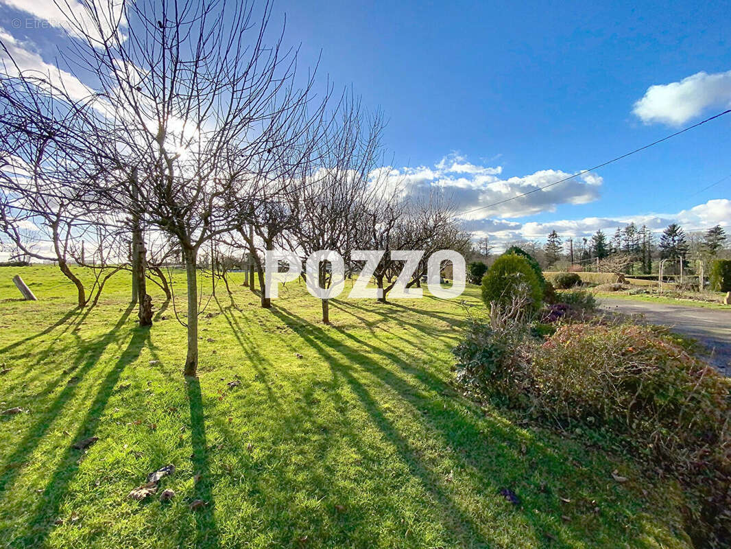 Maison à FOUGEROLLES-DU-PLESSIS