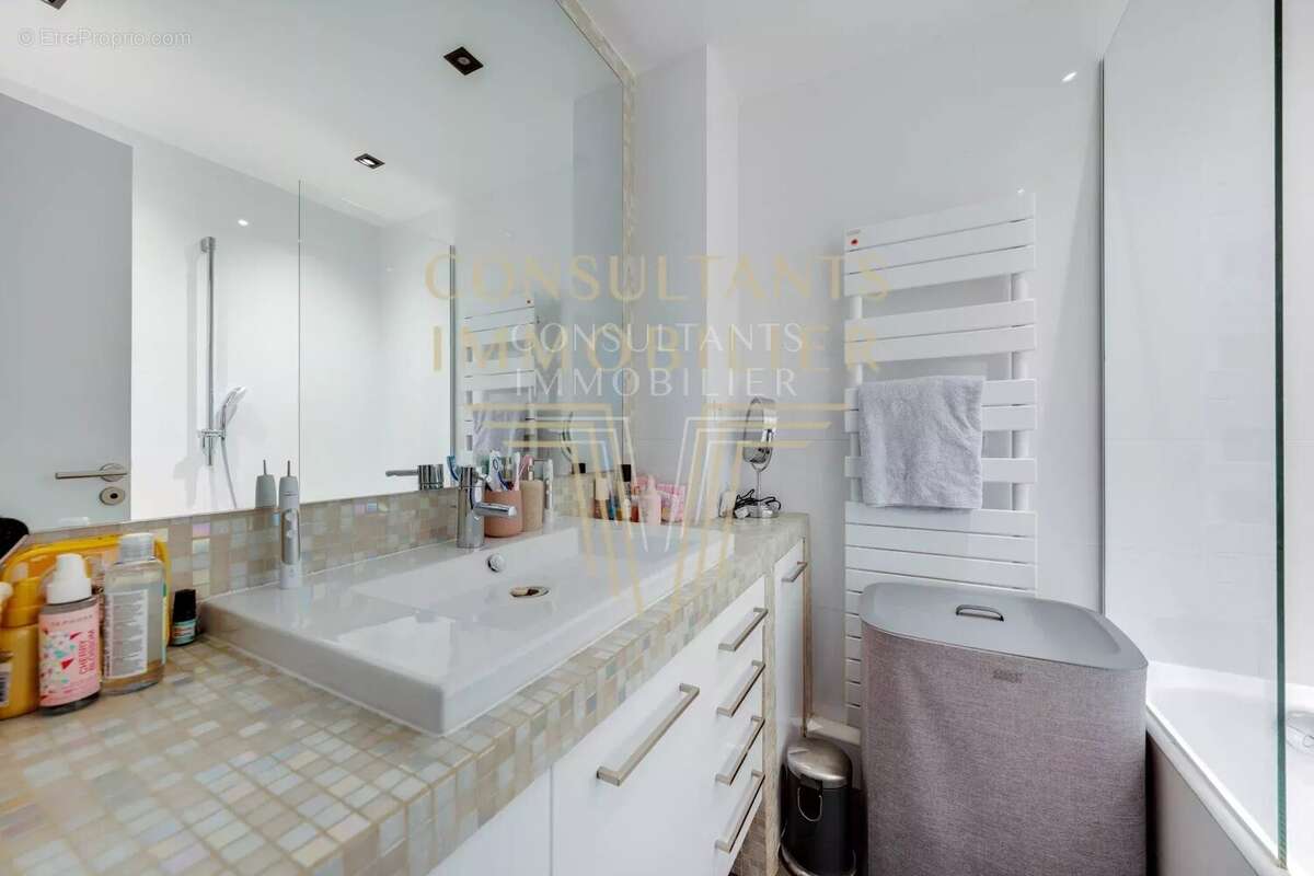 Appartement à NEUILLY-SUR-SEINE