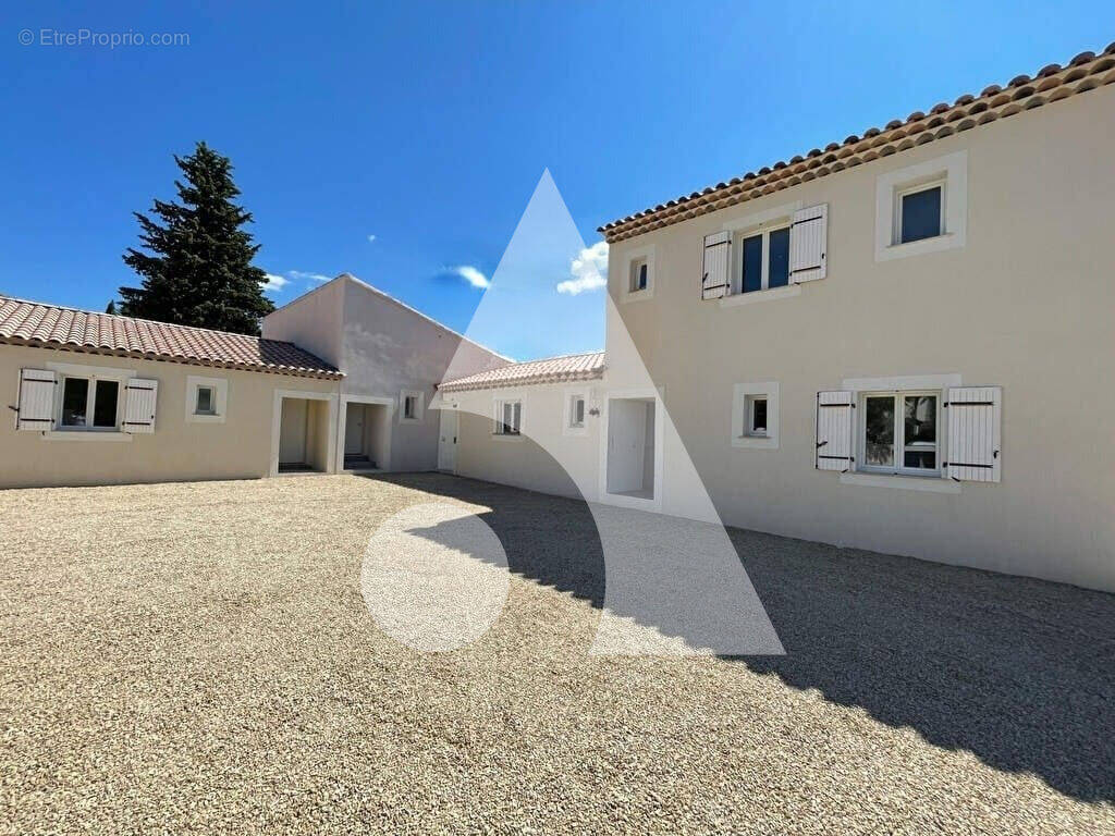 Maison à VILLELAURE