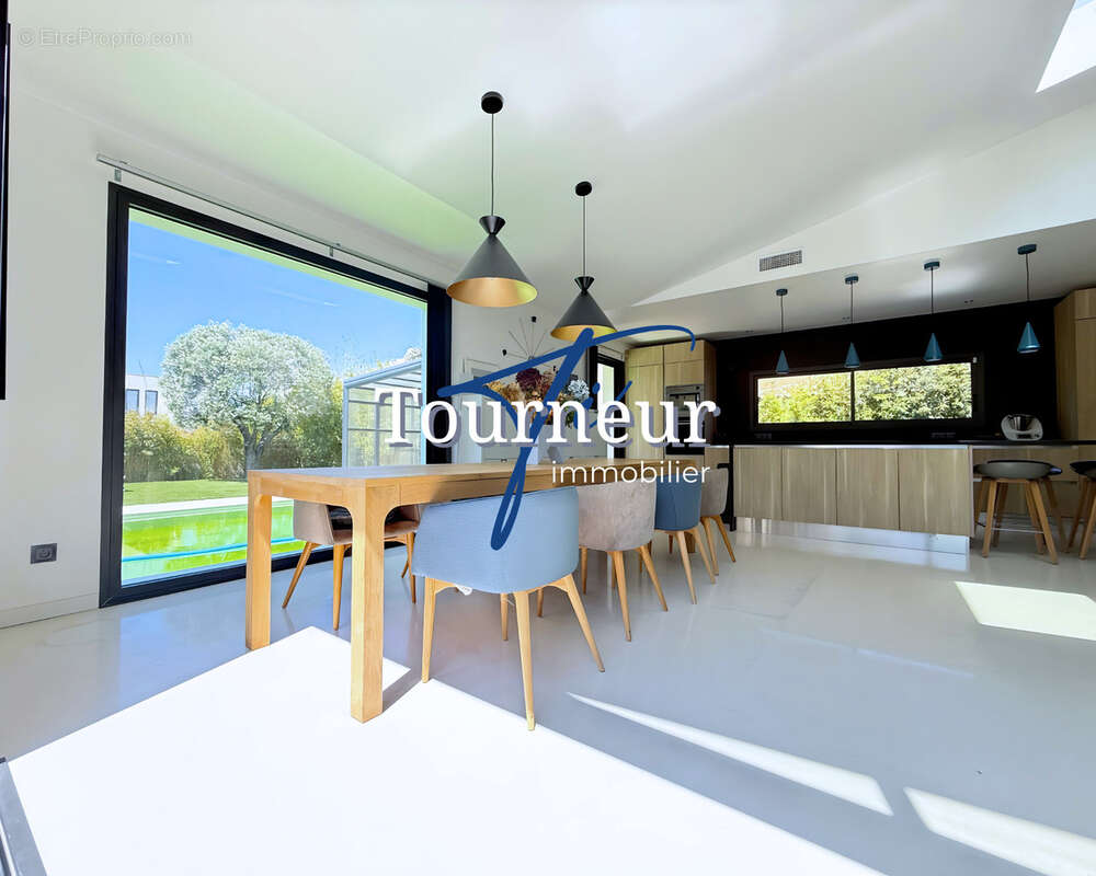 Maison à SIX-FOURS-LES-PLAGES