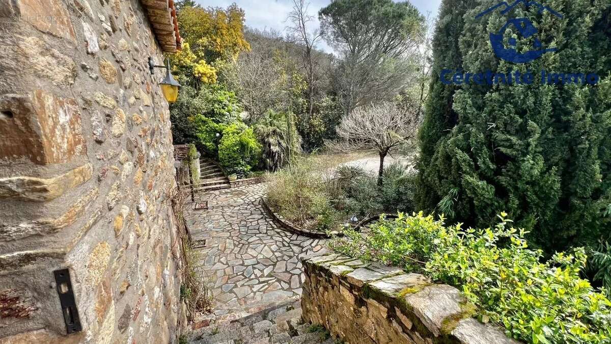 Maison à REYNES