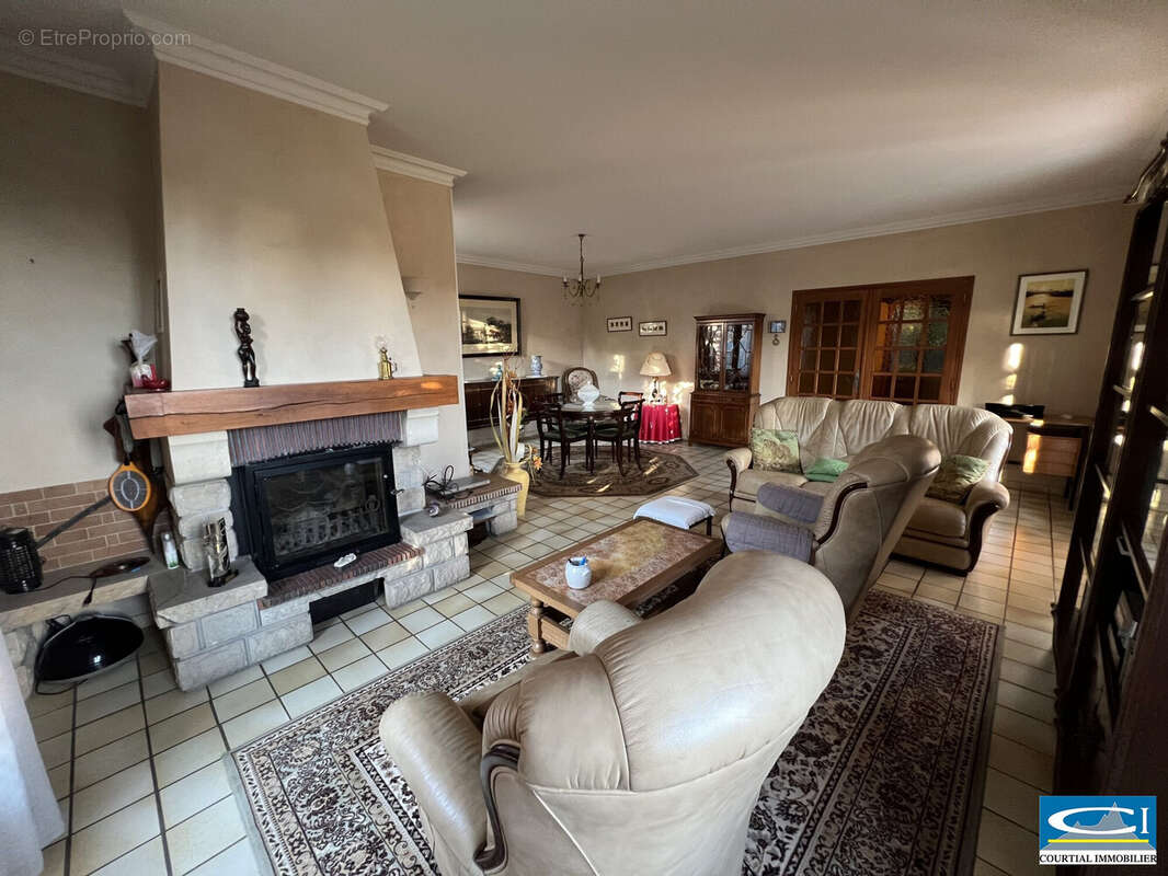 Maison à SAINT-JEAN-DE-MUZOLS