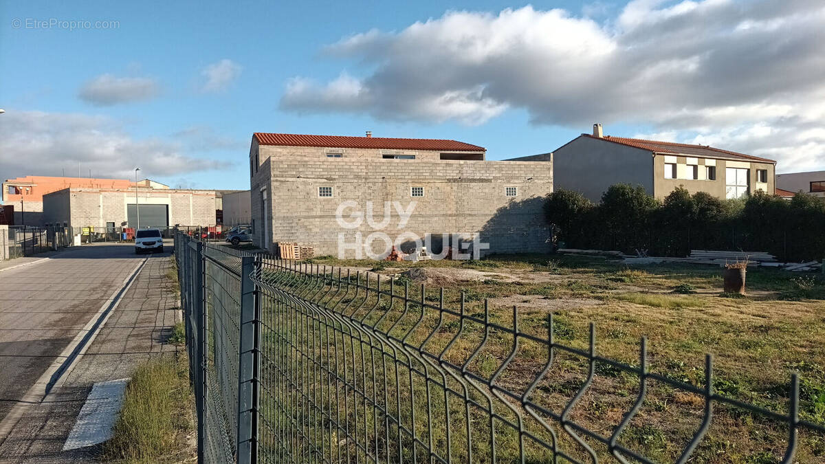 Commerce à VILLENEUVE-DE-LA-RAHO