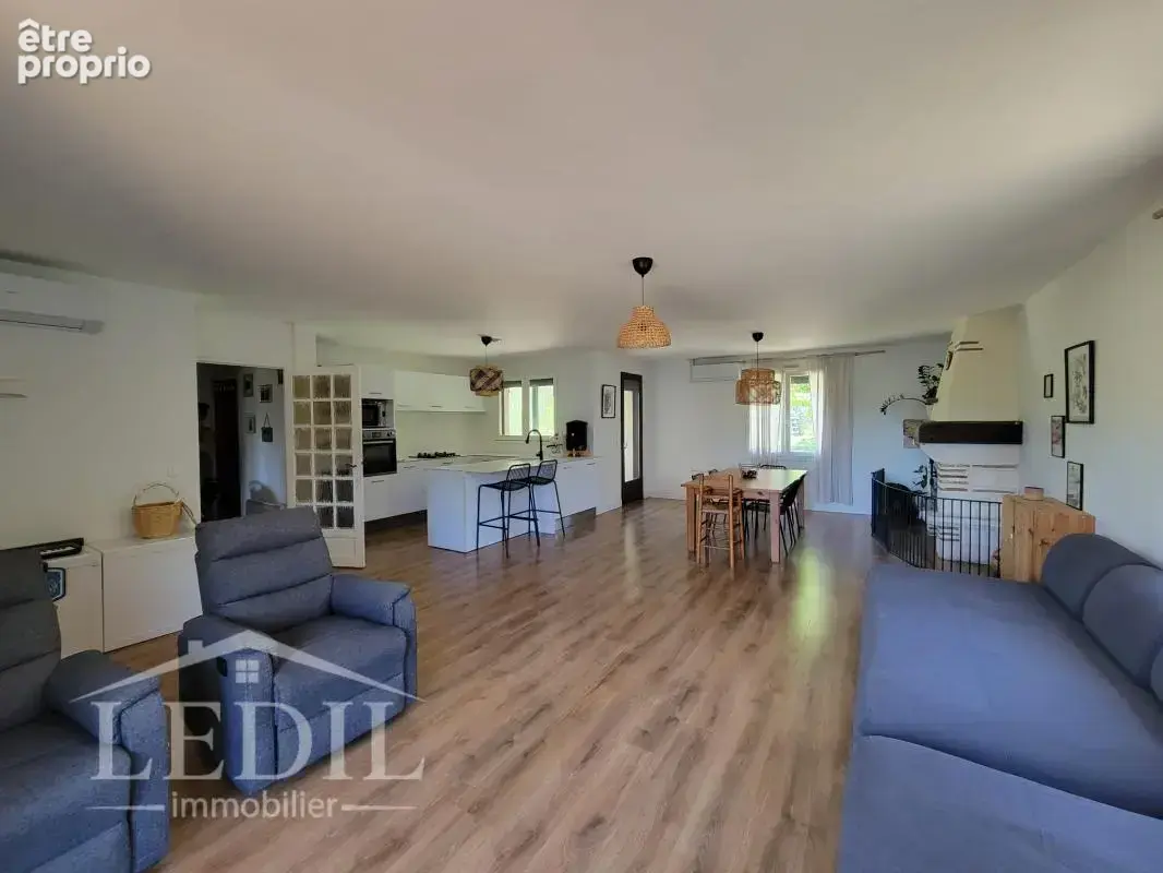Maison lumineuse avec jardin arboré de 2 839 m² - photo 2