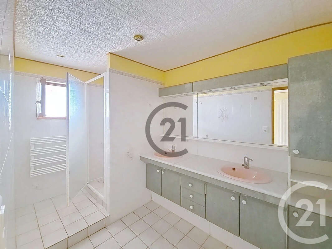Maison 296 m² à Escamps  - photo 14