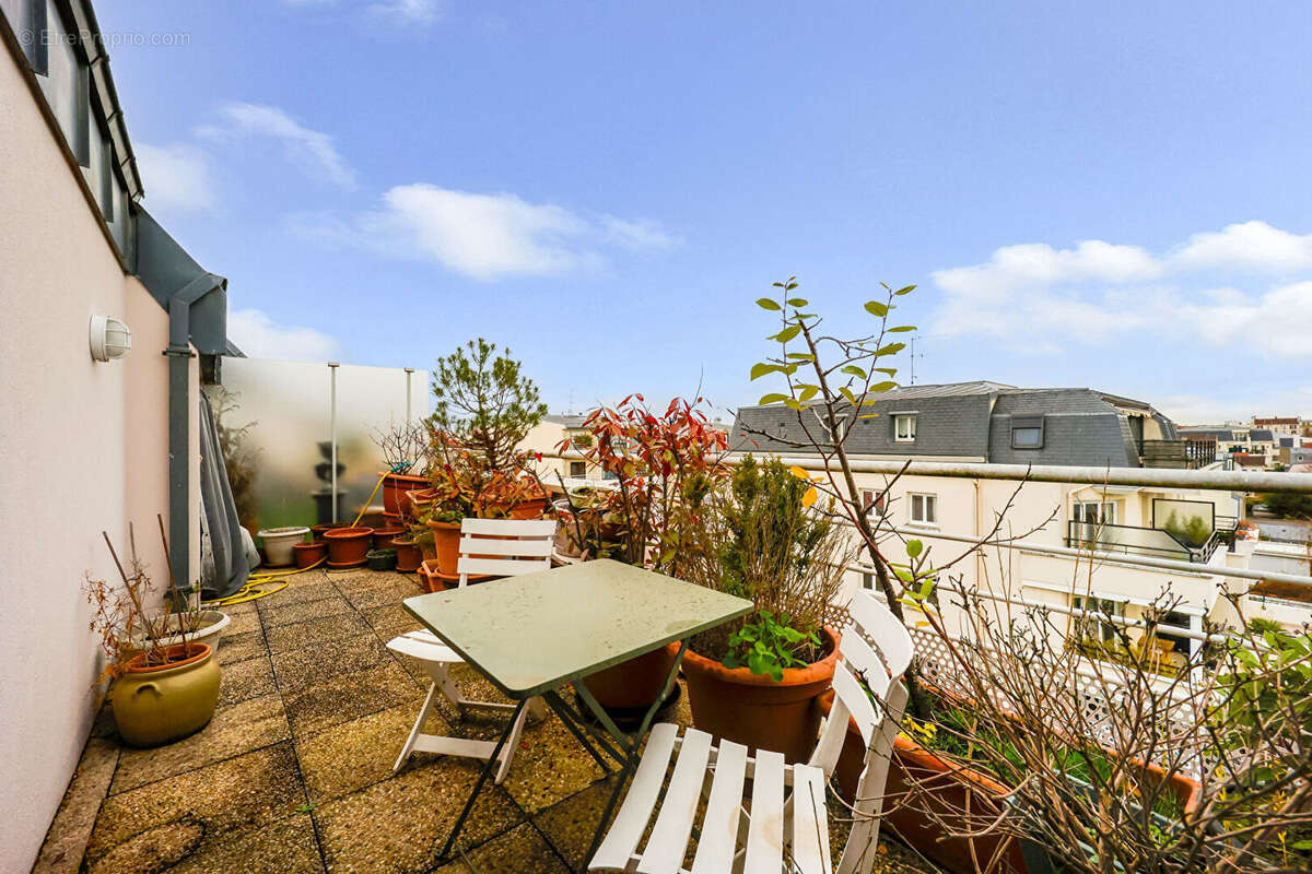 Appartement à LA GARENNE-COLOMBES