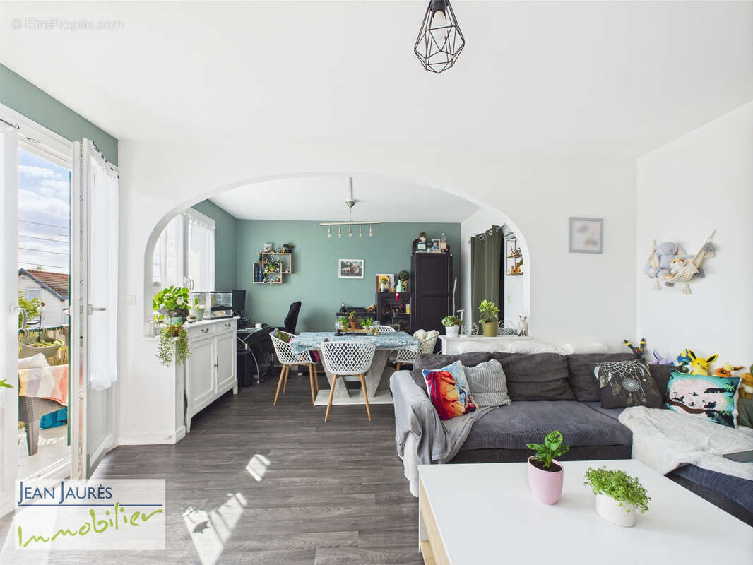 Appartement à SAINTE-SAVINE