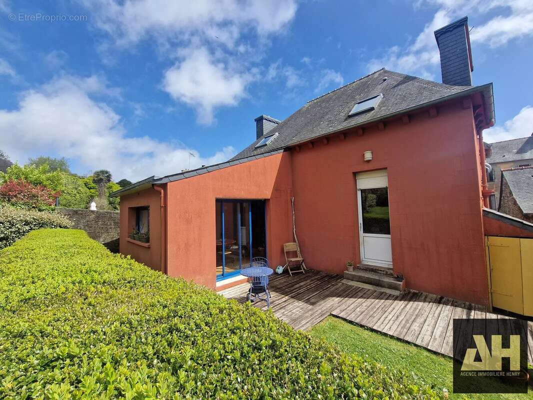 Maison à LE RELECQ-KERHUON