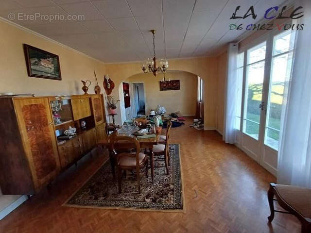 Maison à VERNOUX-EN-GATINE