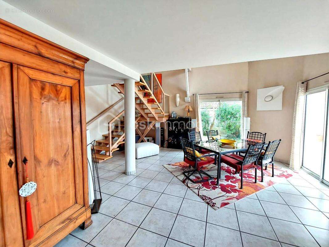 Maison d'architecte de 189 m² avec piscine - photo 5