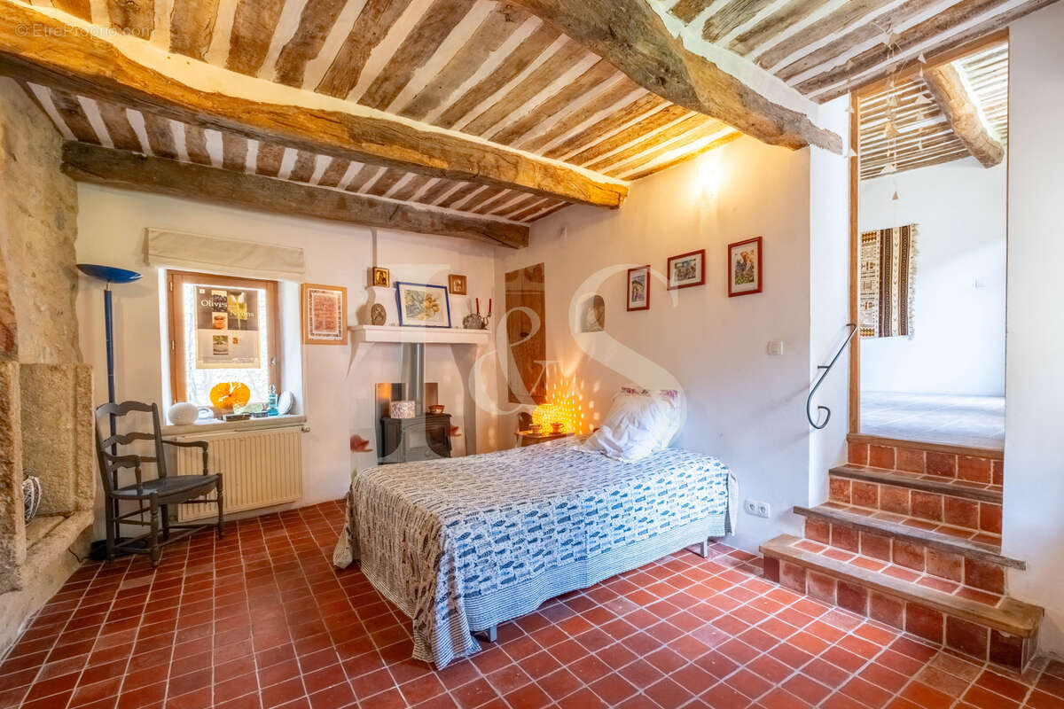 Maison à PIERRELONGUE
