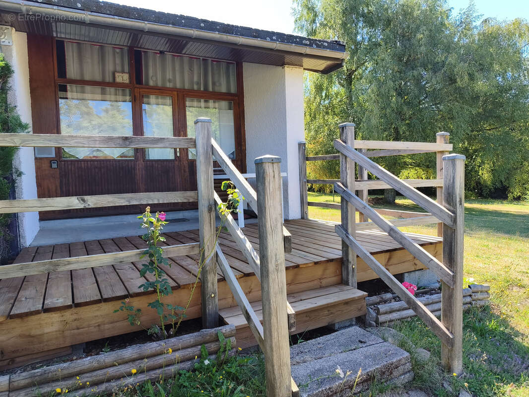 Agréable T2 en duplex de 33 m2 au sol avec terrasse, jardin privatif et parking - photo 2