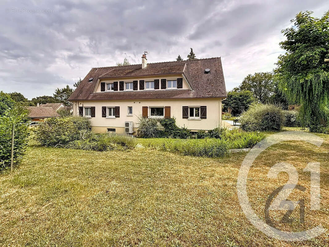Maison à CHARBUY