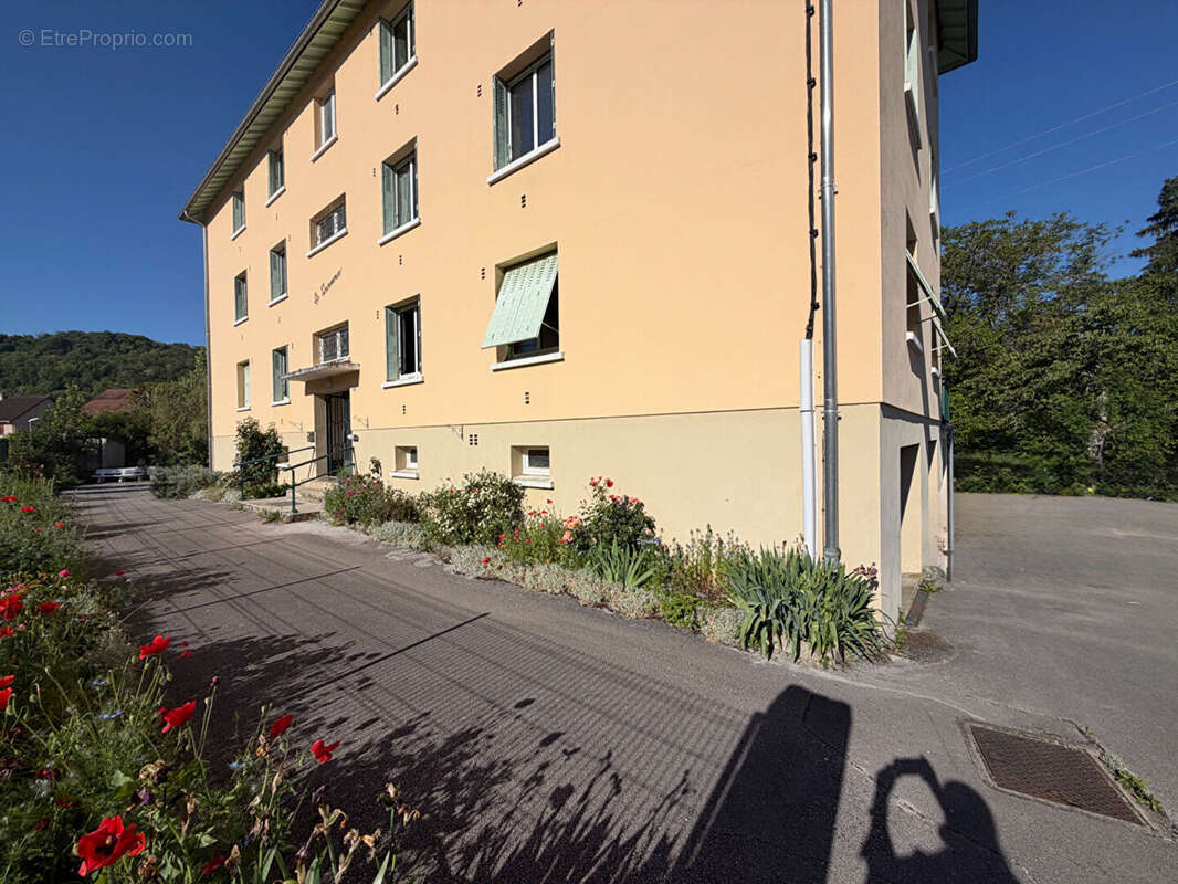 Appartement à MACORNAY