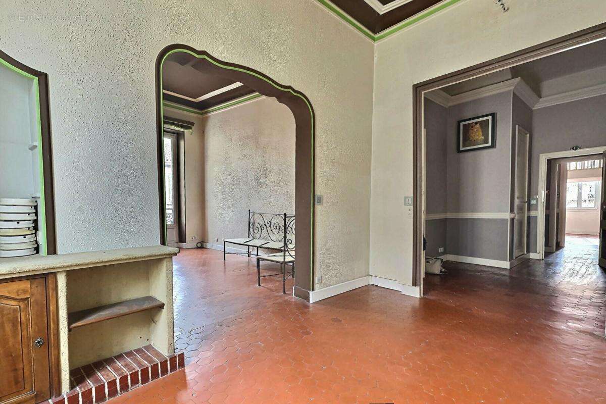 Appartement à MARSEILLE-1E