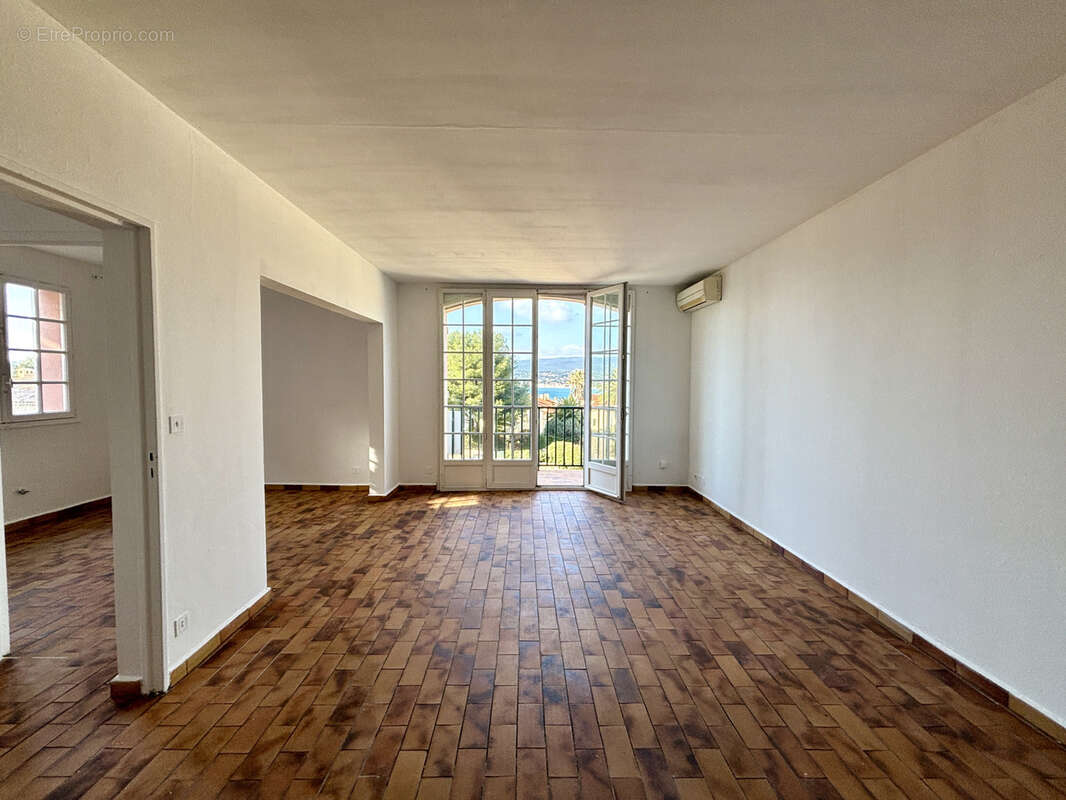 Appartement à SAINT-CYR-SUR-MER