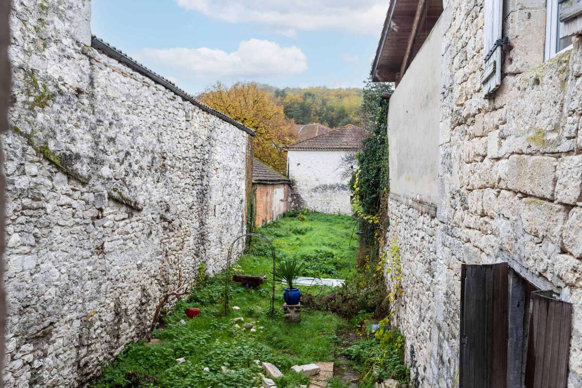 Village property with garden - photo 17