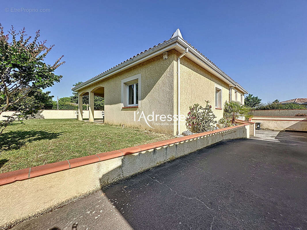 Maison à LA SALVETAT-SAINT-GILLES