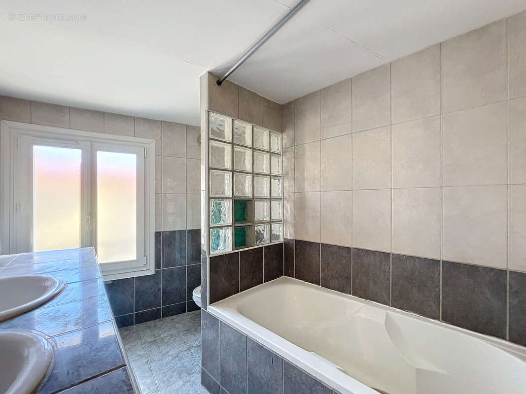 Maison à PEZILLA-LA-RIVIERE