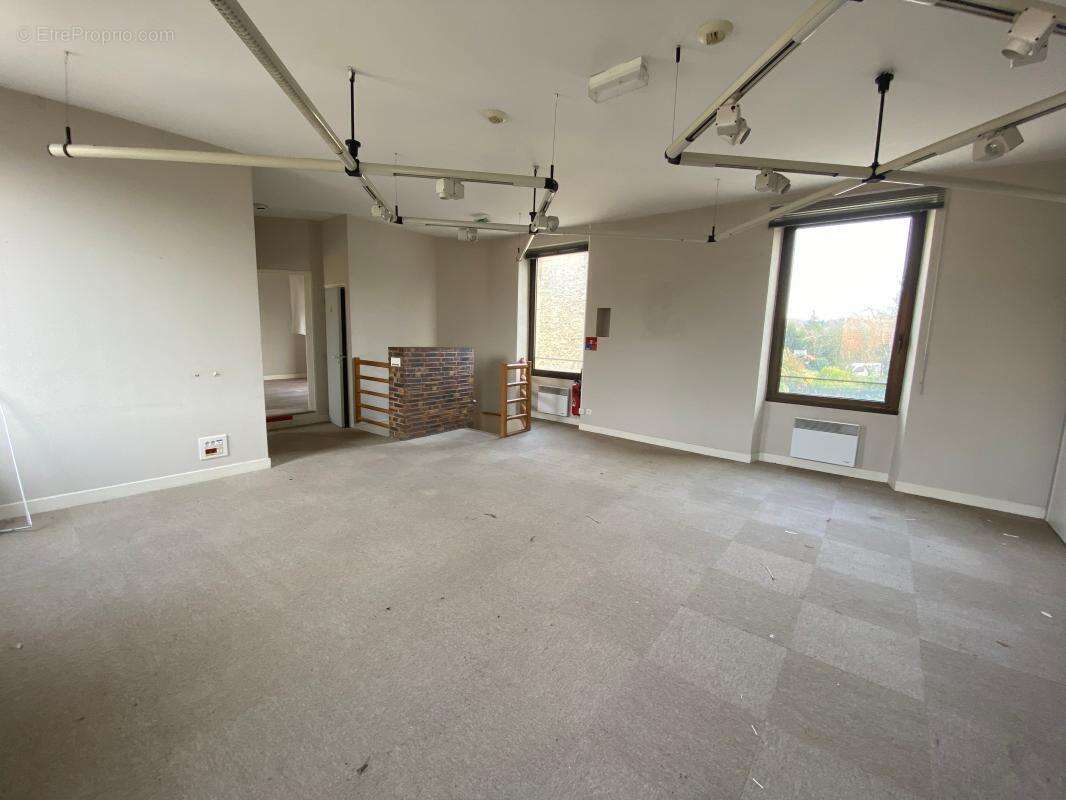 Commerce à LE BUISSON-DE-CADOUIN