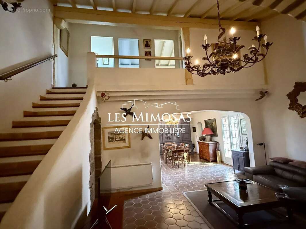 Maison à ROQUEBRUNE-SUR-ARGENS