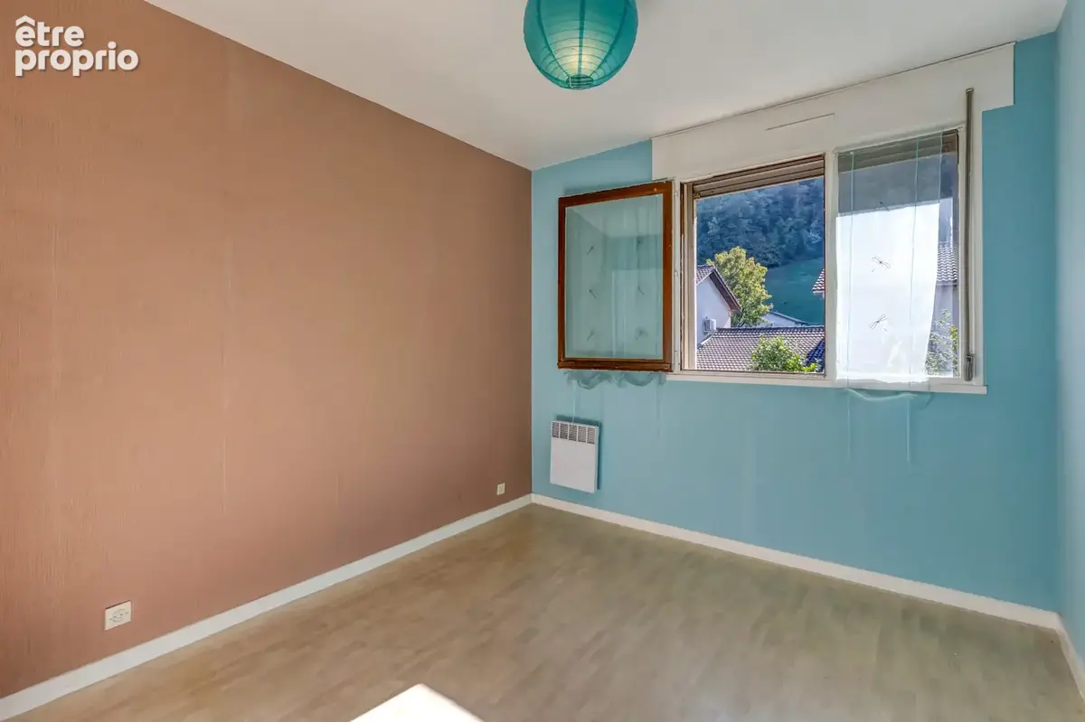 LE VERSOUD - Maison mitoyenne de 96 m2 habitables à rénover avec garage, sur terrain de 430 m2 - photo 12