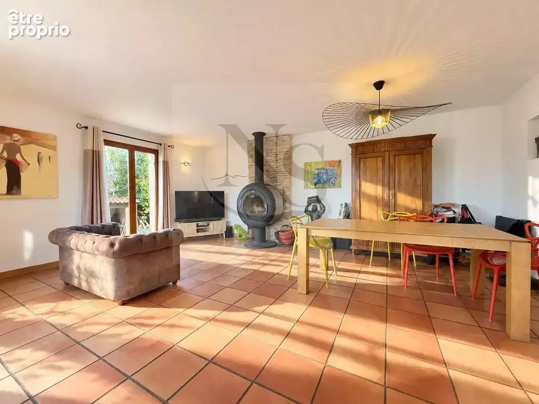 Guilles, à pied du village : maison familiale avec piscine et vue sans vis-à-vis - photo 12