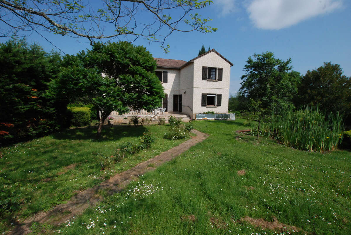 Maison avec piscine, grand terrain plat et grange en pierre   Le Roc 46 - photo 3