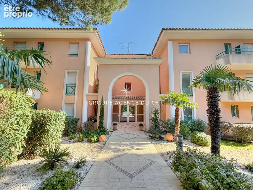Saint raphael les golfs appartement 4 pieces dernier etage avec garage - photo 4