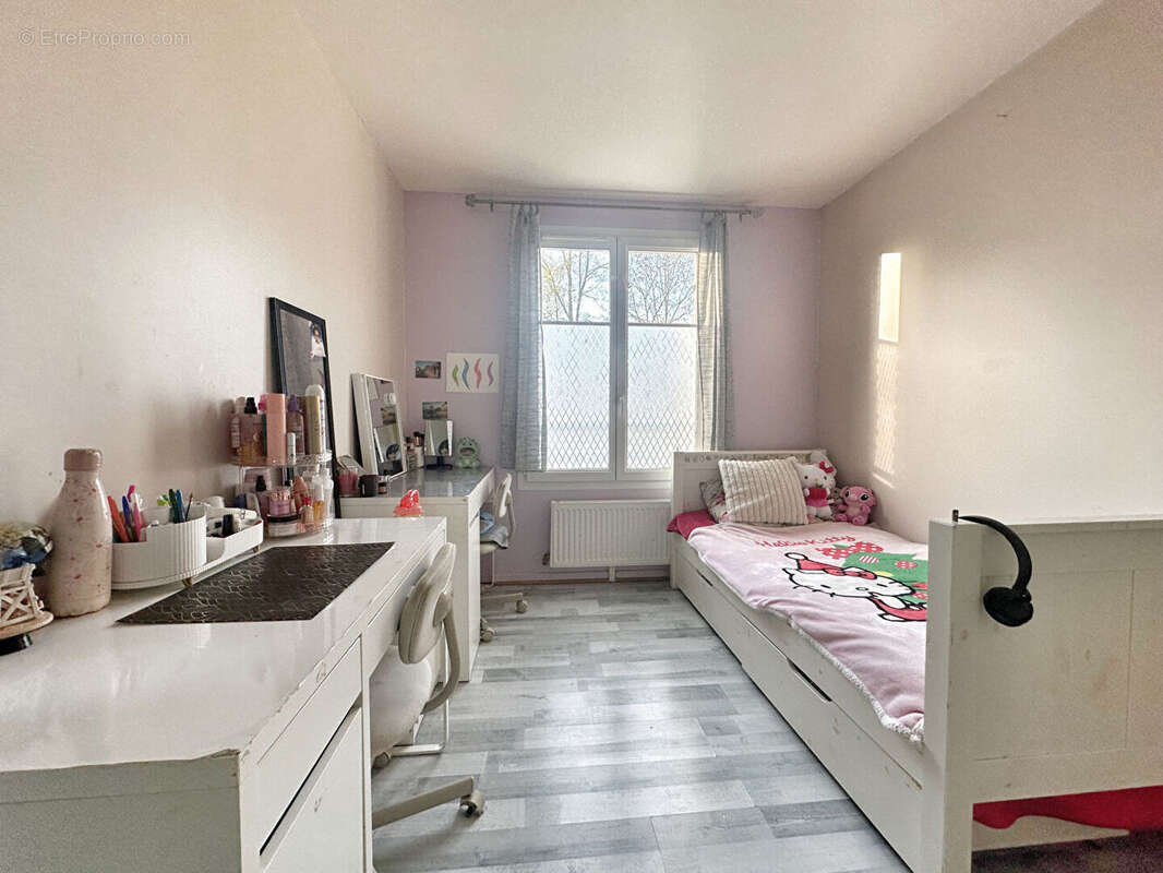 Maison à FONTENAY-LE-VICOMTE