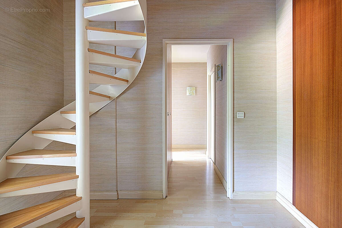 Appartement à VILLE-D'AVRAY