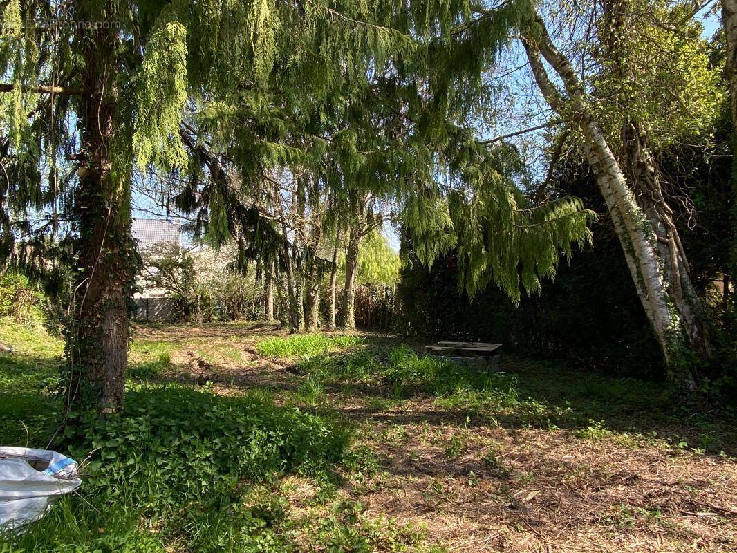 Terrain à MAGNY-LES-HAMEAUX