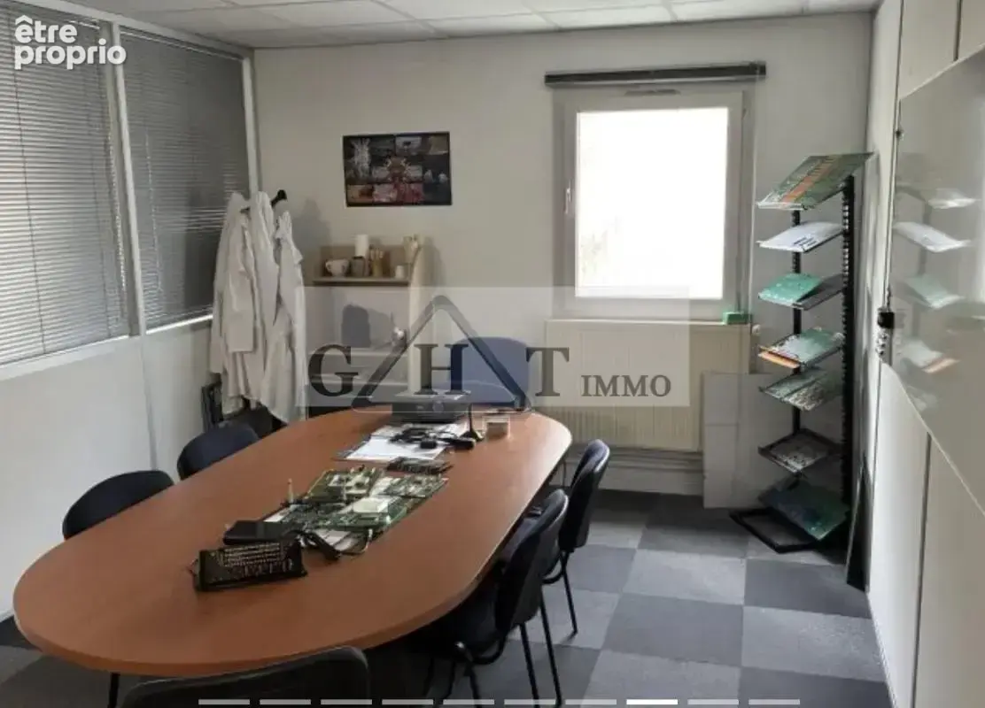 À louer : locaux d’activités - buc 1470m² - photo 5