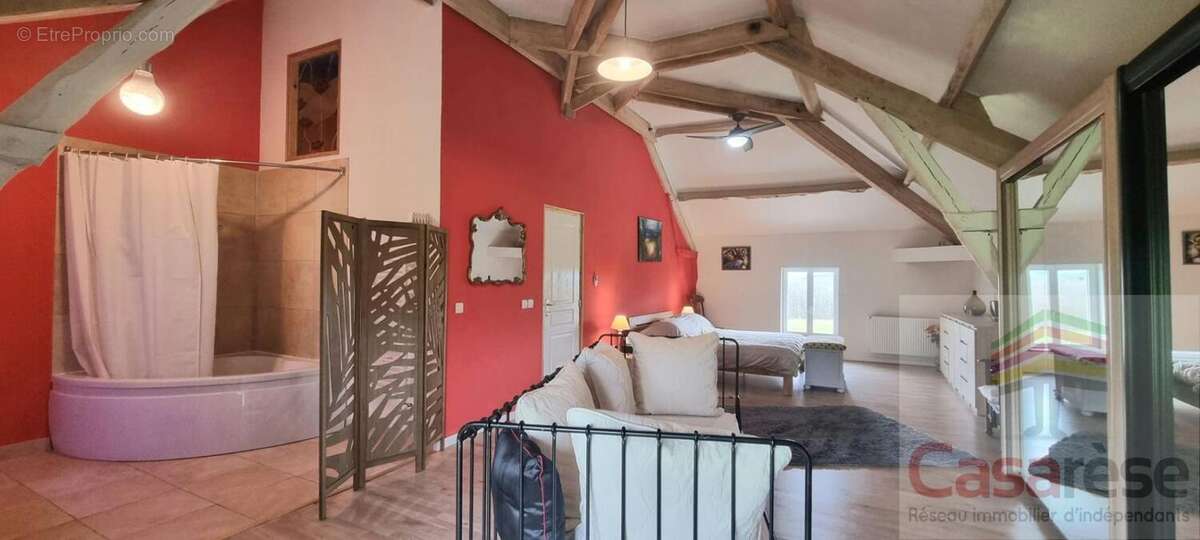 Maison à CASTELNAU-MONTRATIER