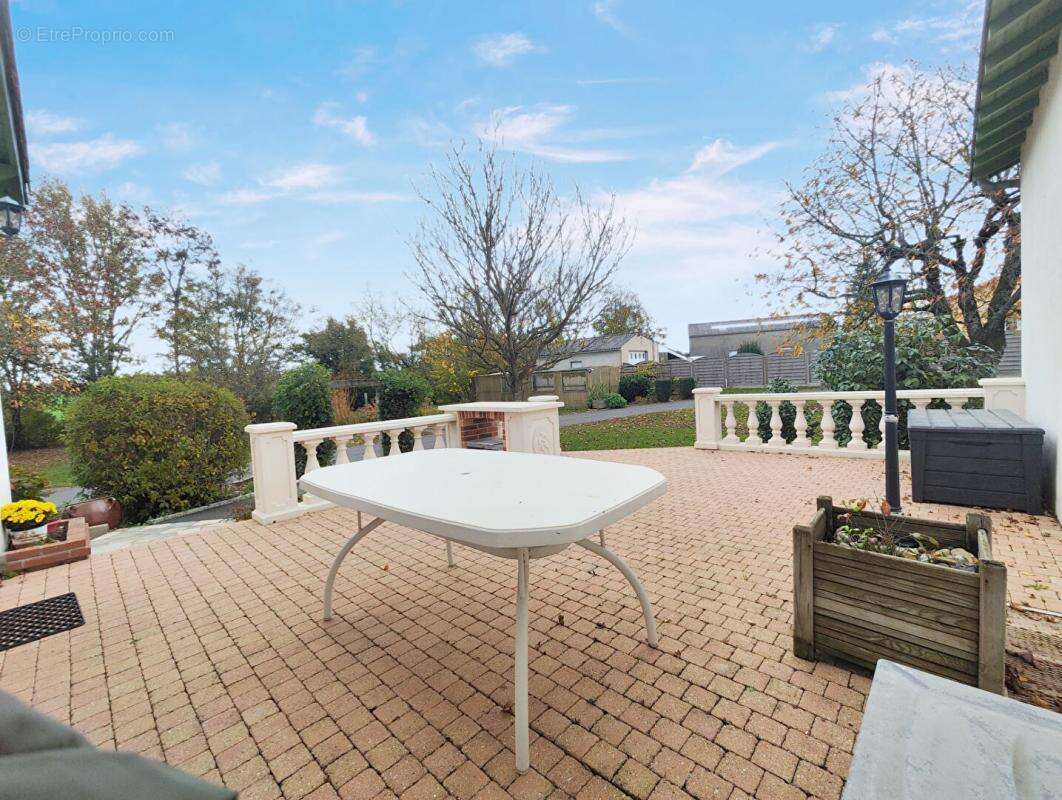 Maison à MONTREVAULT