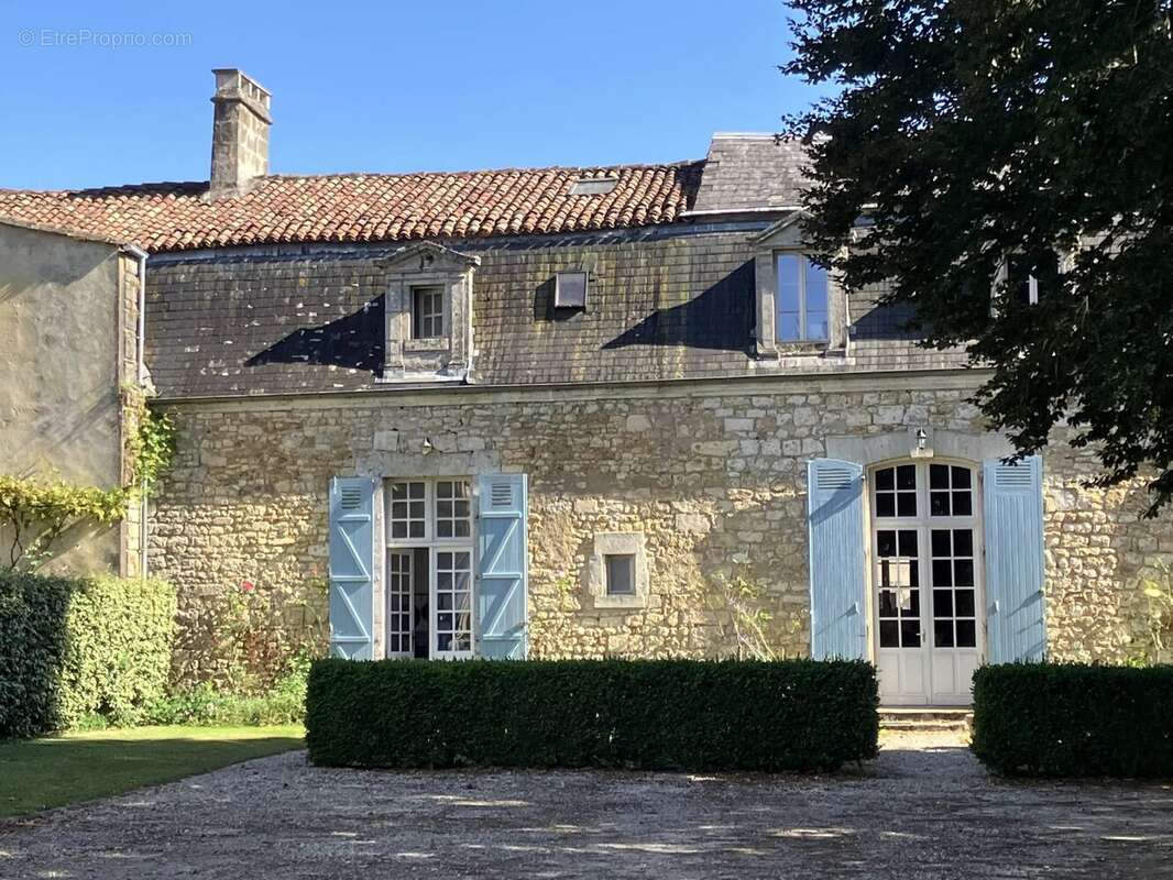 Appartement à CHARRAS