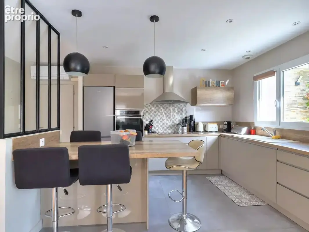 GENAS – AZIEU  Villa familiale de 136 m² avec piscine - photo 5