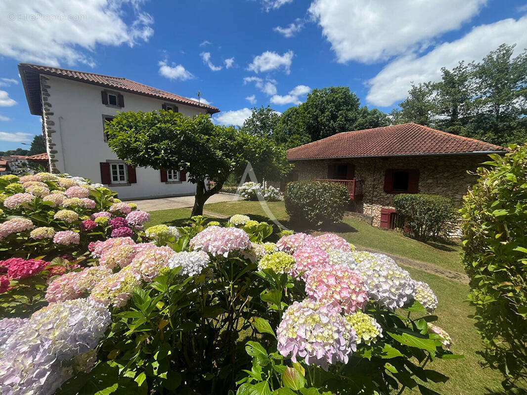 Maison à LOUHOSSOA